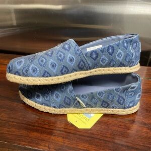 TOMS Classic Blue Bleach Washed Denim Shoe size 7